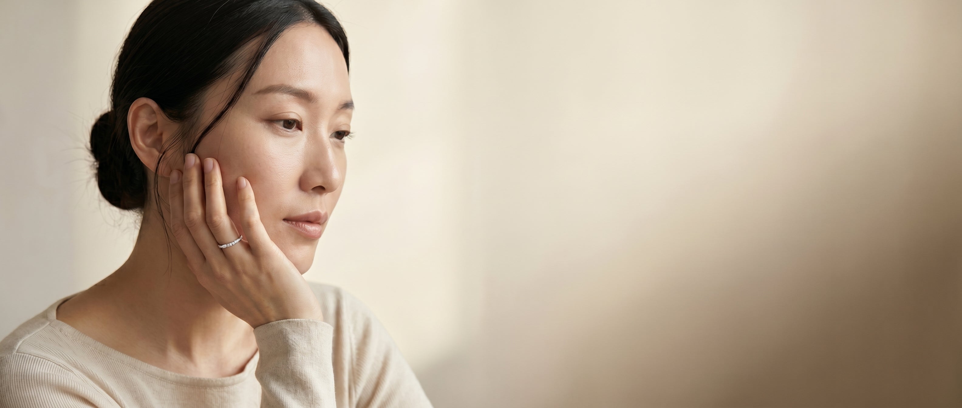 A woman wearing a diamond eternity band